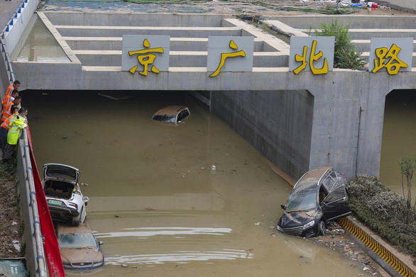 Lũ lụt Trung Quốc: Hàng chục người không thoát khỏi đường hầm bị ngập